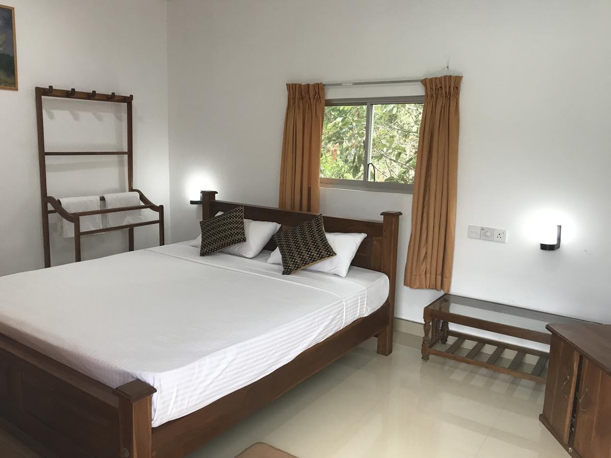 Deshani Holiday Inn Dambulla Exterior photo