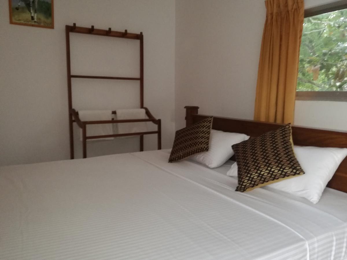 Deshani Holiday Inn Dambulla Exterior photo
