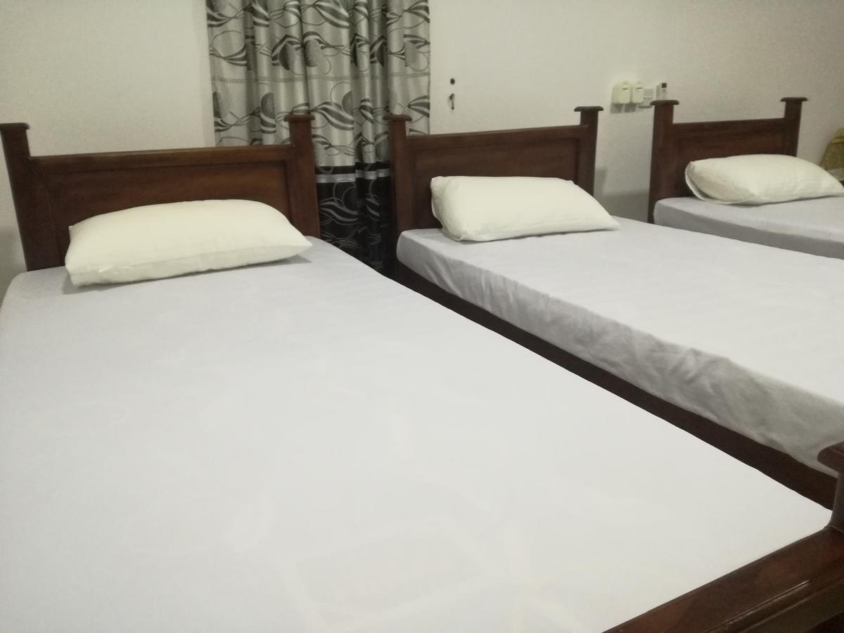 Deshani Holiday Inn Dambulla Exterior photo