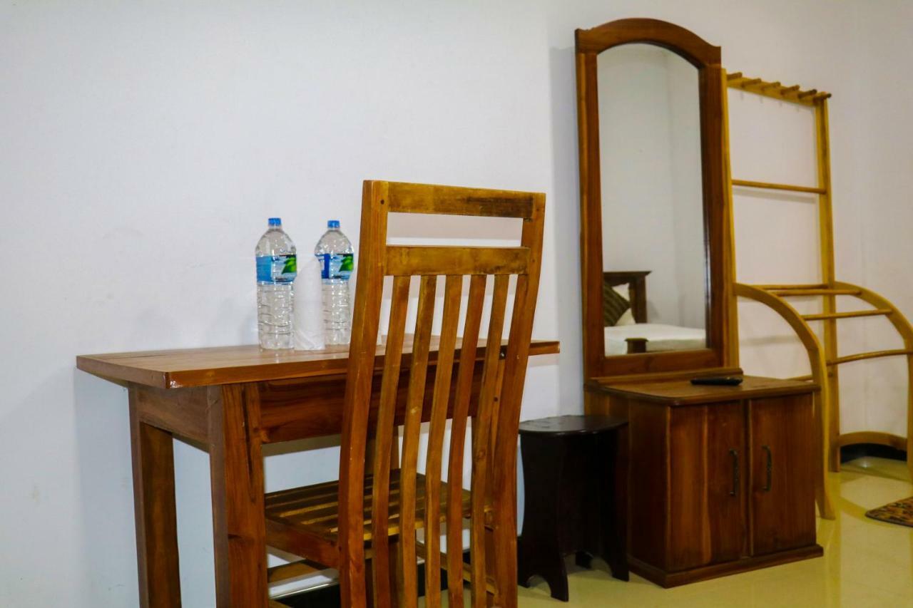 Deshani Holiday Inn Dambulla Exterior photo