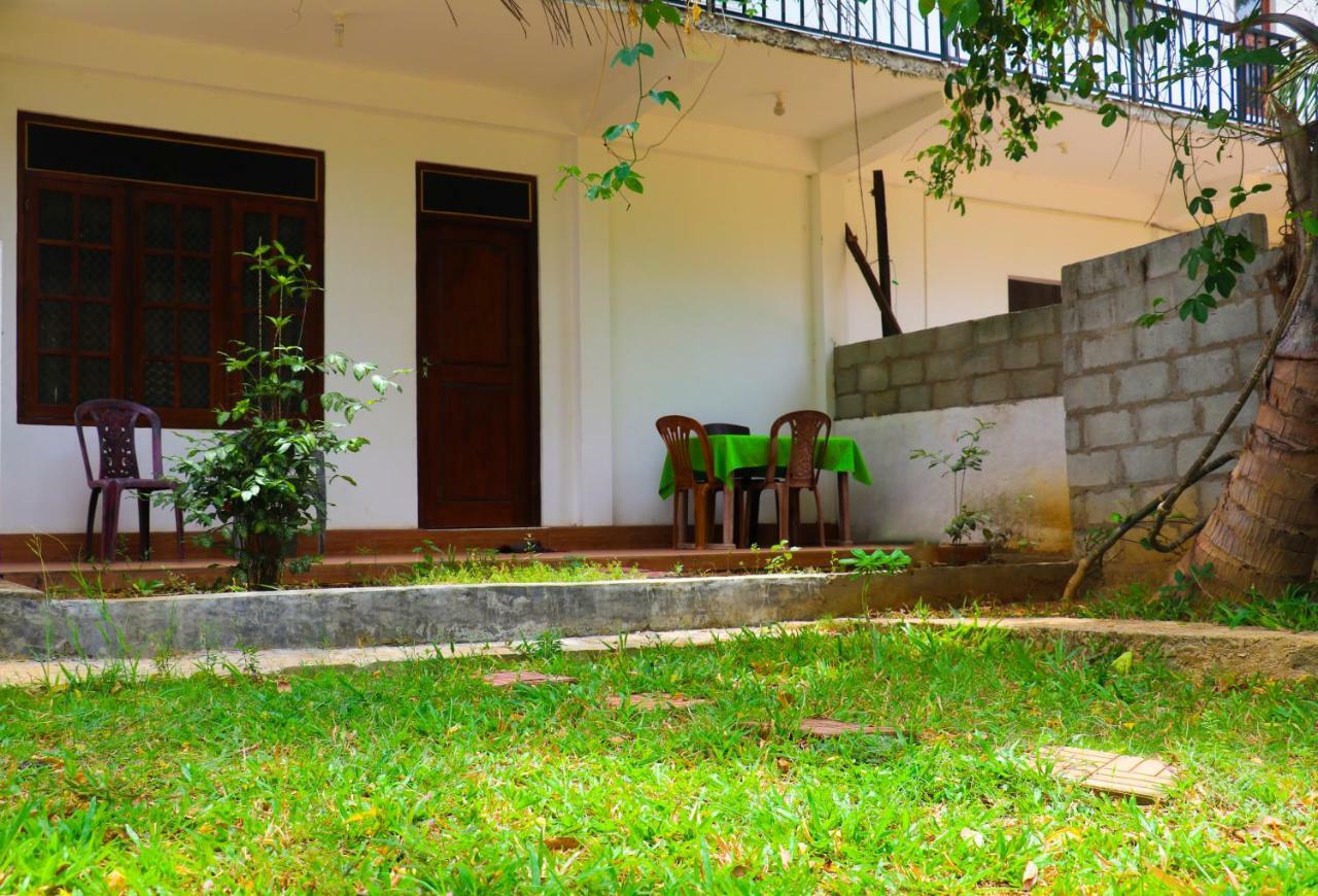 Deshani Holiday Inn Dambulla Exterior photo