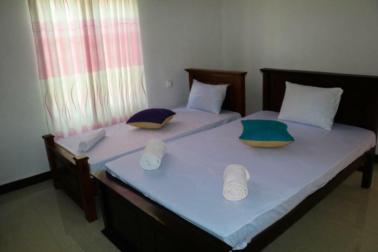 Deshani Holiday Inn Dambulla Exterior photo