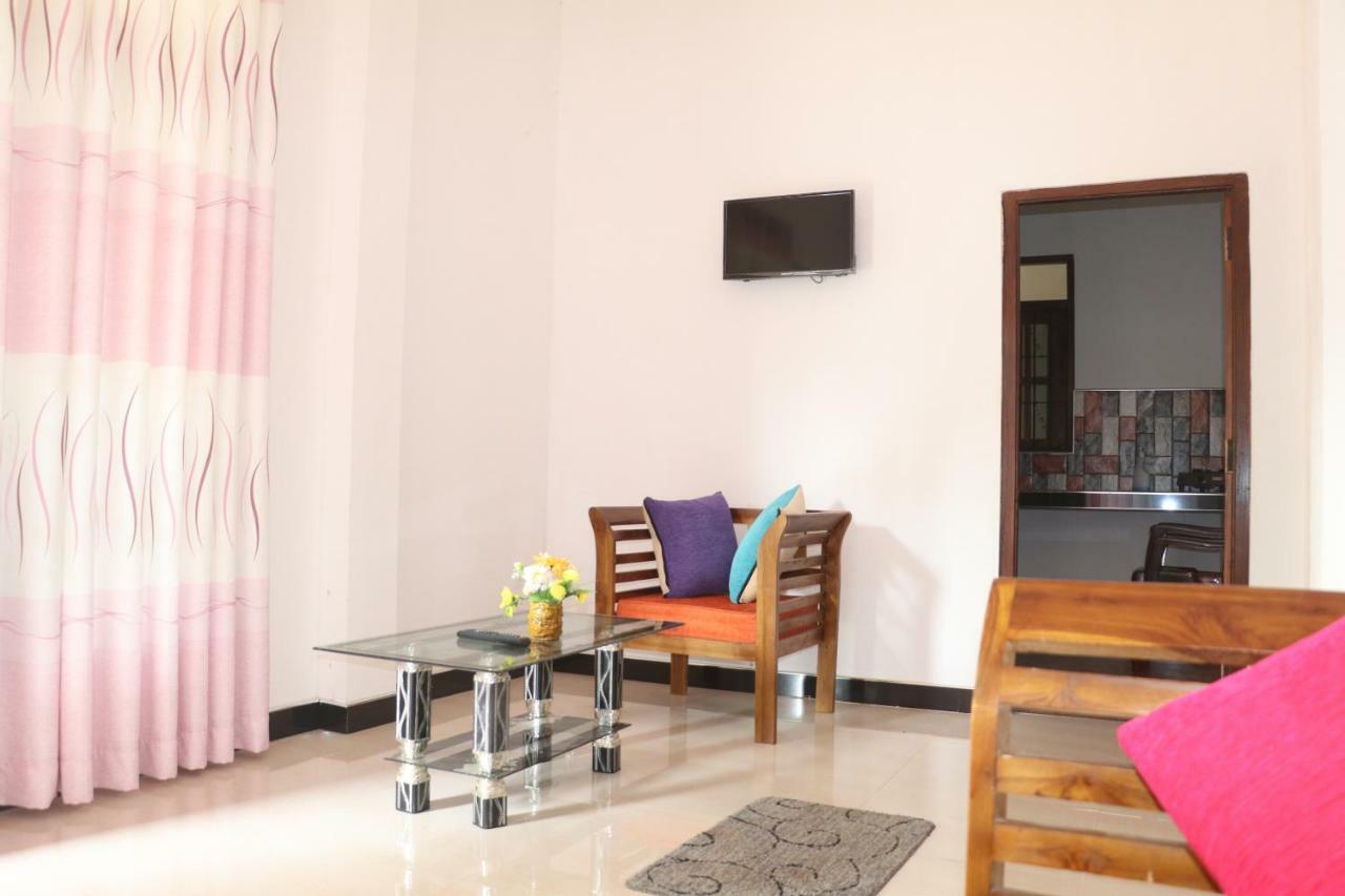Deshani Holiday Inn Dambulla Exterior photo